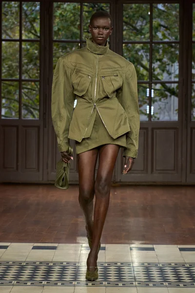 Look 15